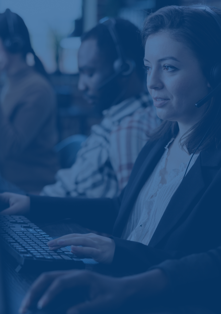 Atendentes trabalhando